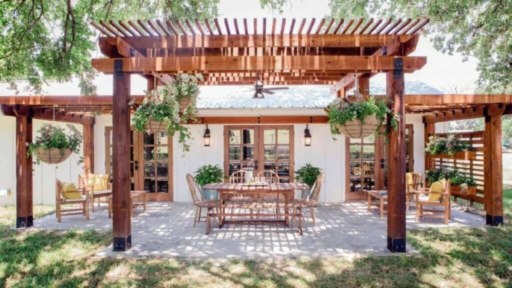 What Mistakes to Avoid When Choosing Wooden Pergola Suppliers